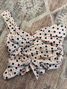 Maeve Cream One-Shoulder Crop Top with Black and Pink Sunburst Print